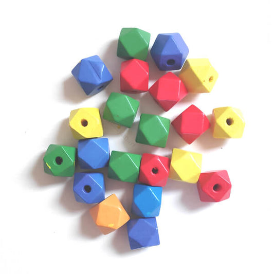 חרוזי עץ - משושה צבעוני 1.5 ס"מ